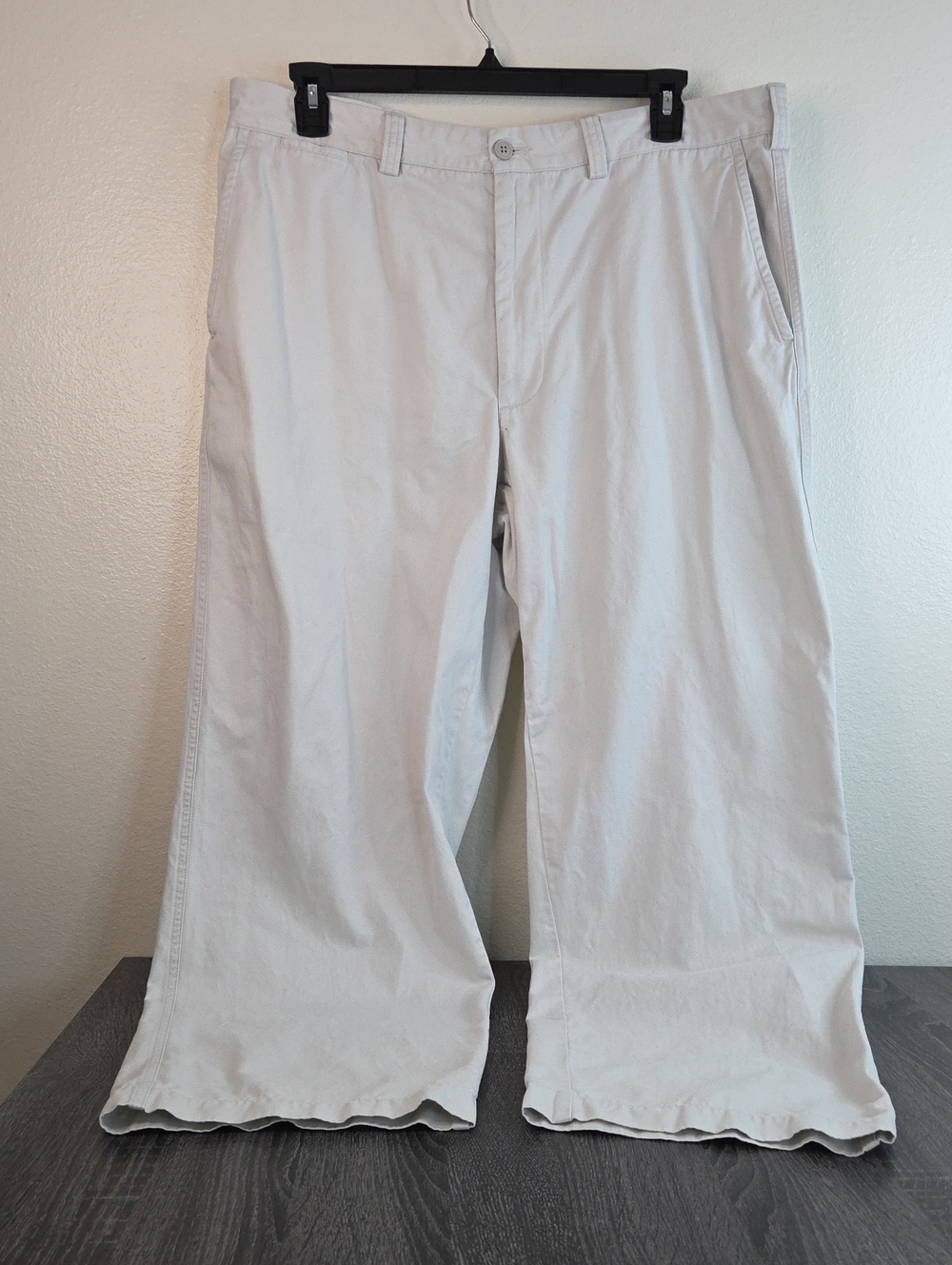 LL Bean Mens Chino Pants Beige 40x32. EUC. No Stains Rips Or off Odor. Cotton.